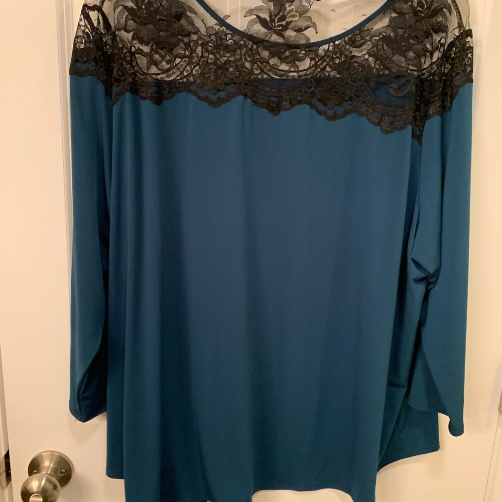 Green blouse - Picture 2 of 3